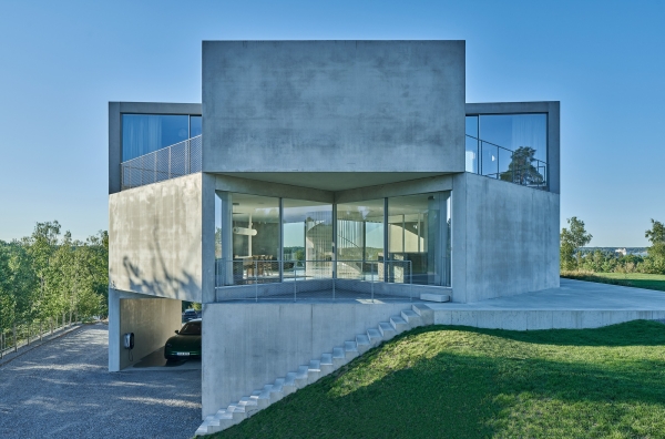 Дом-лабиринт с эстетикой брутализма