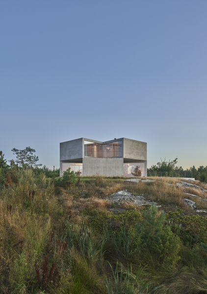 Дом-лабиринт с эстетикой брутализма