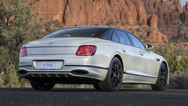 Bentley намерена последовать примеру Porsche и оставить своим моделям ДВС Bentley намерена последовать примеру Porsche и оставить своим моделям ДВС