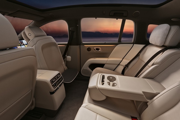 Младший кроссовер Li i6 показал свой салон