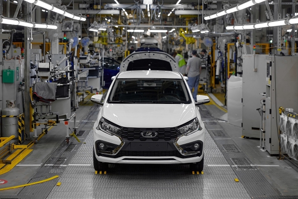 Собранные в Санкт-Петербурге седаны и универсалы Lada Iskra отправили дилерам Собранные в Санкт-Петербурге седаны и универсалы Lada Iskra отправили дилерам