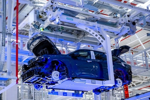 Чисто, зелено, солнечно: BMW показала завод, на котором будут собирать новый BMW iX3