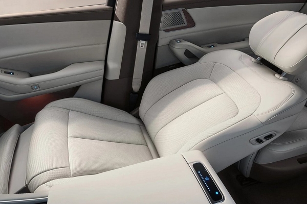 Представлен кроссовер Denza N8L от BYD: младший, но не менее роскошный Представлен кроссовер Denza N8L от BYD: младший, но не менее роскошный