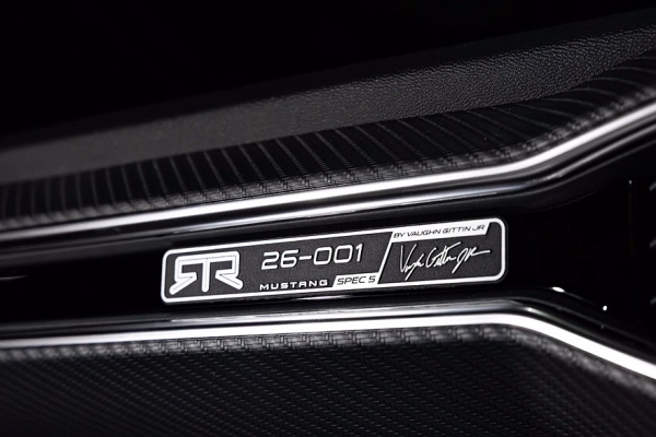 Ford Mustang RTR Spec 5: карбоновый обвес в стиле киберпанк, 882 л.с., можно выбрать МКП Ford Mustang RTR Spec 5: карбоновый обвес в стиле киберпанк, 882 л.с., можно выбрать МКП