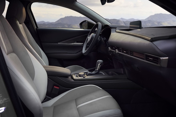 Mazda слегка освежила кроссовер CX-30 и заметно повысила цены Mazda слегка освежила кроссовер CX-30 и заметно повысила цены