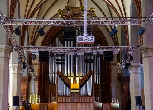 По ту сторону органных труб
