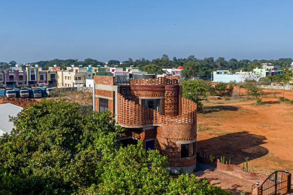 Брутальный гостевой дом с модернистской эстетикой
