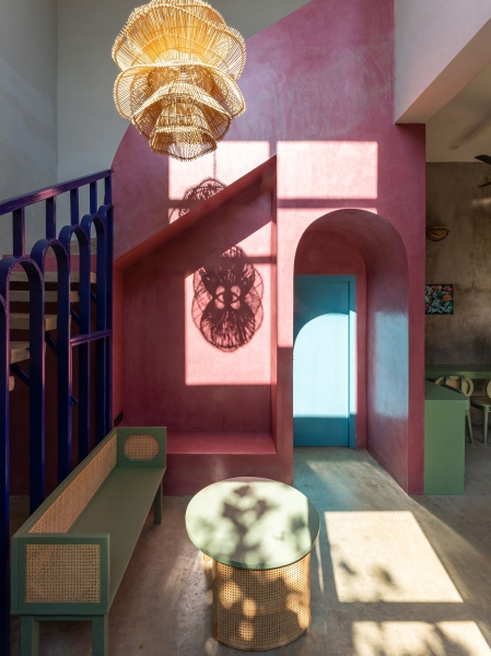 Брутальный гостевой дом с модернистской эстетикой