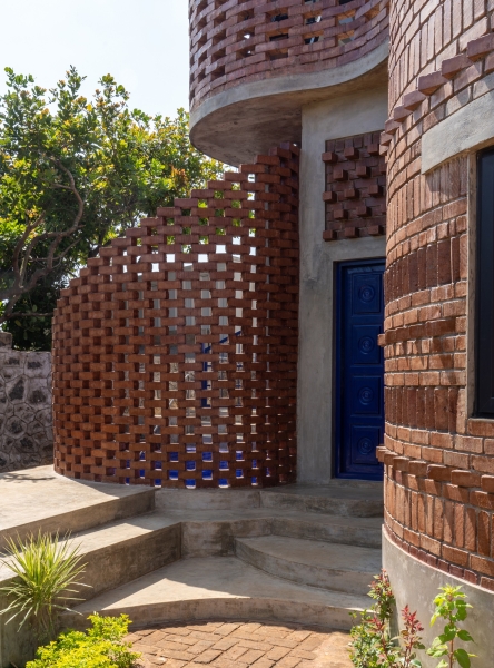 Брутальный гостевой дом с модернистской эстетикой