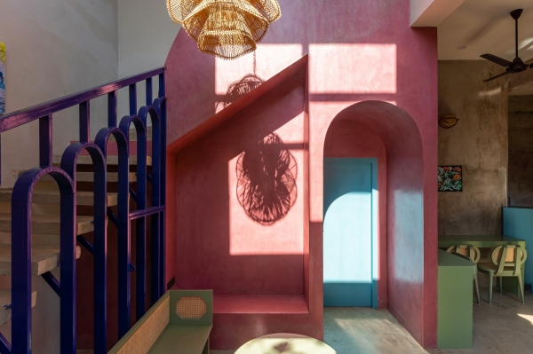 Брутальный гостевой дом с модернистской эстетикой