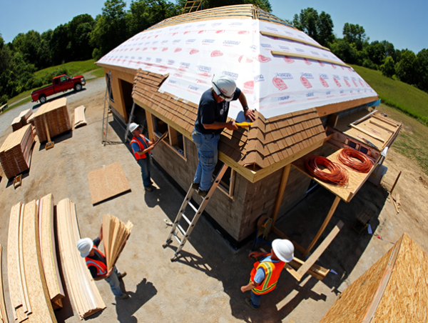 Бюджетное строительство: как сэкономить на участке и строительных материалах