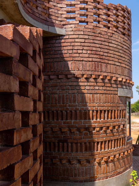 Брутальный гостевой дом с модернистской эстетикой