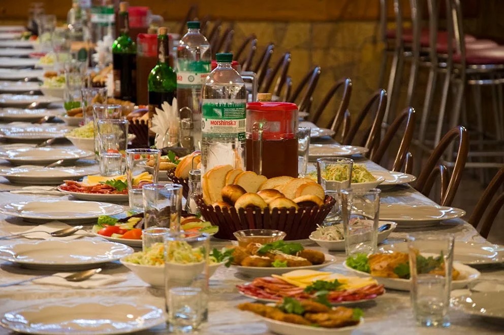 Насколько важен поминальный ужин - как подготовить и что учитывать